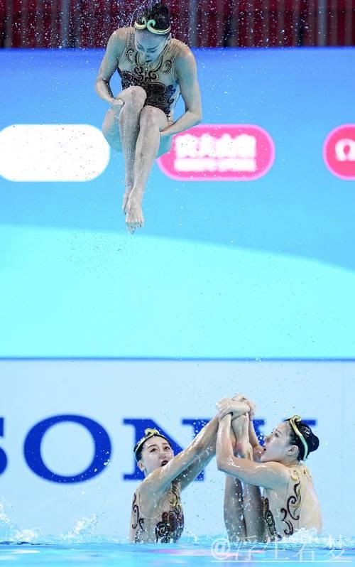 中国队世锦赛花游集体技巧自选再夺桂冠，斩获第四金